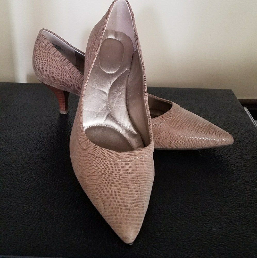 Bandolino Pointed Pumps