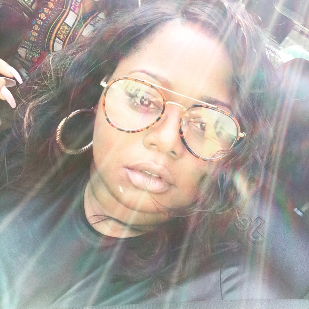 Meet your Posher, Rene