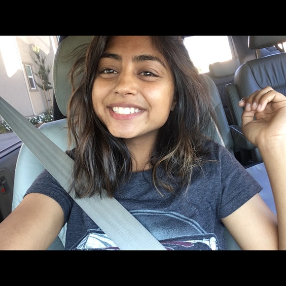 Meet your Posher, Isha - Picture 2 of 2