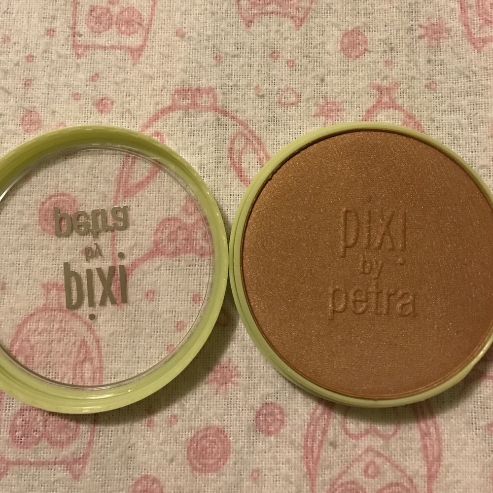 Beauty Bronzer+Kabuki in the shade summertime.