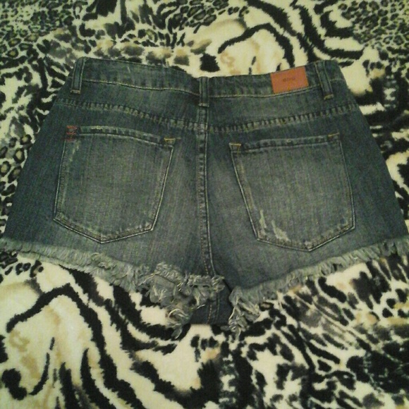 🆕 SUPER HIGH RISE BLUE DENIM CHEEKY SHORTS - Picture 2 of 4