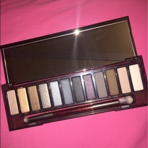 PRICE DROP: Urban Decay Naked Smoky Palette