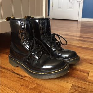 Dr. Martens classic women's 8 1460 boot