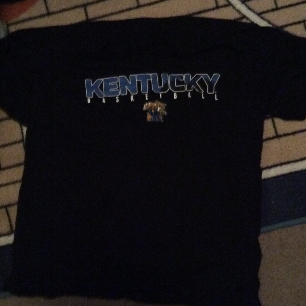 3 university of Kentucky shirts