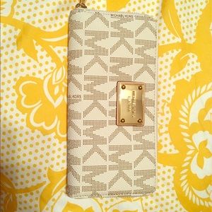 NWOT Michael Kors Wallet