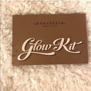 Anastasia ultimate glow pallet