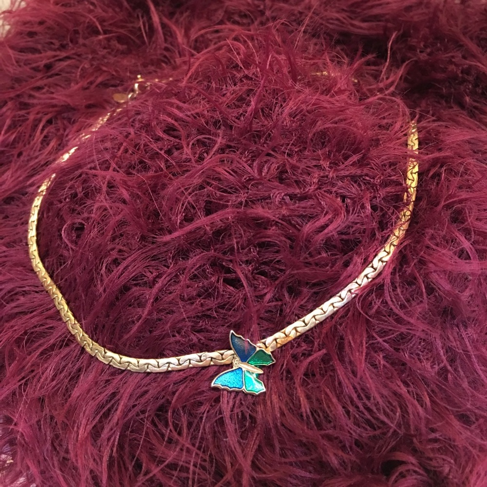 Butterfly choker