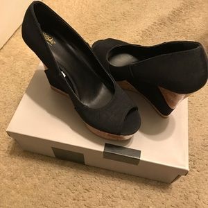 Mossimo black pumps