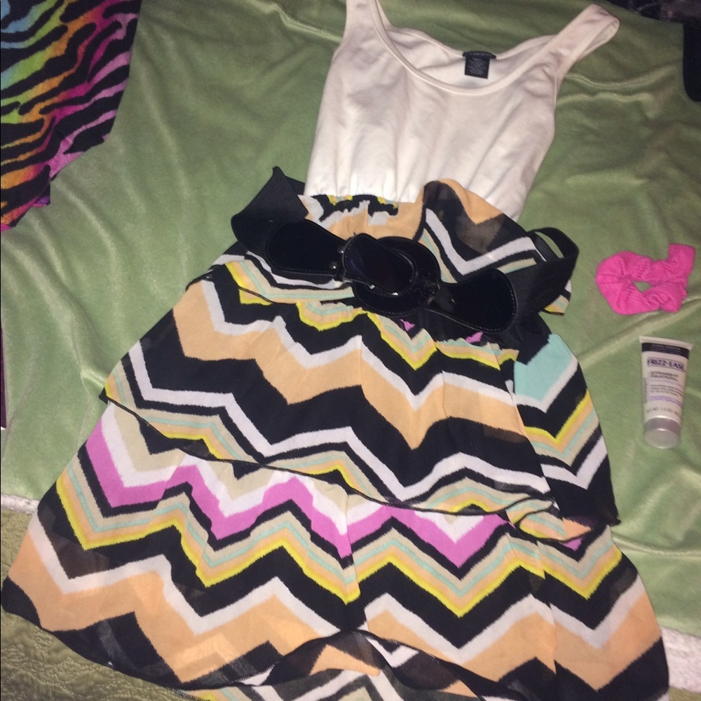 Colorful Chevron dress w belt and white top! Small