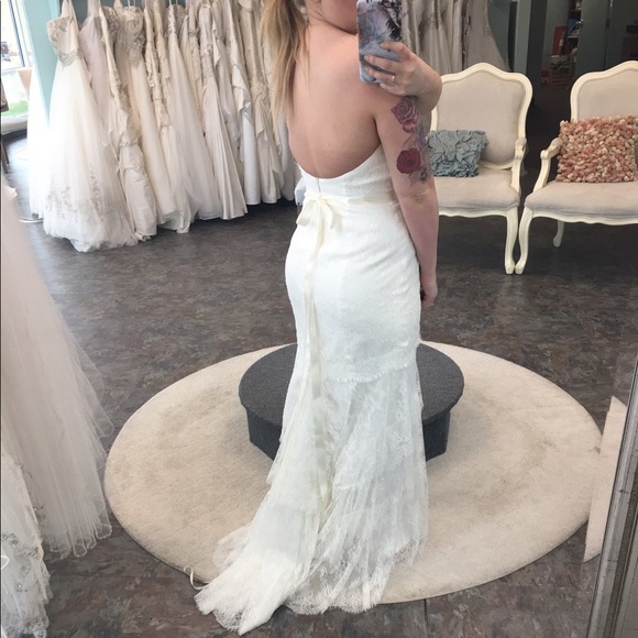 Ivory lace wedding dress - Picture 4 of 5