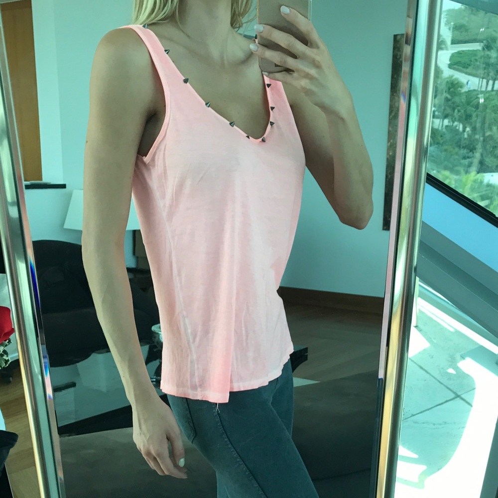 Cute pink top with studs - Picture 2 of 5