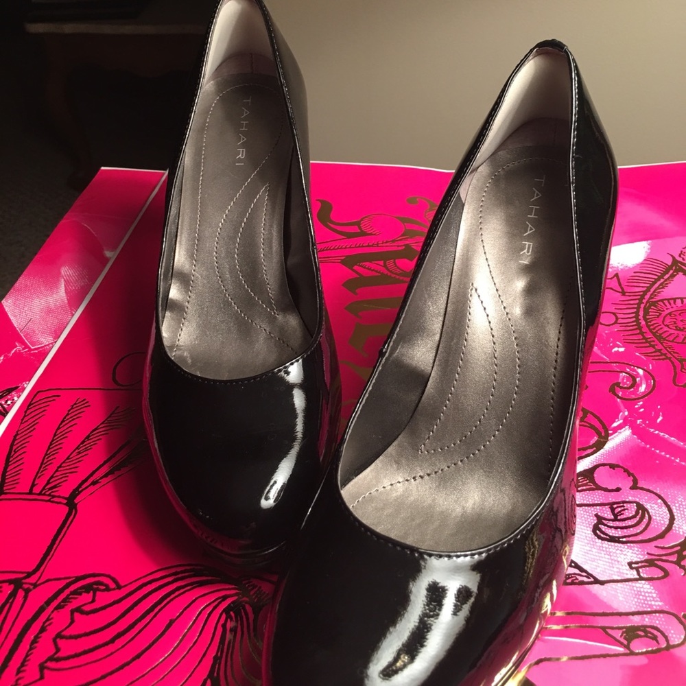 Black Tahari pumps