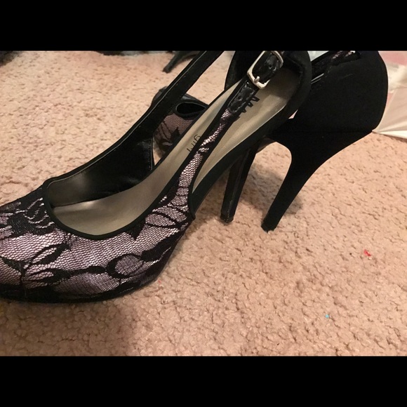 Heels - Picture 2 of 2