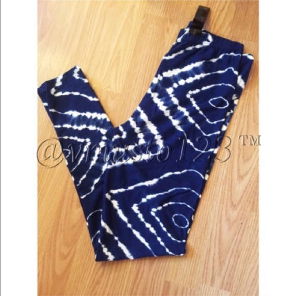 📍CLEARANCE 📍Brushed Blue Tie Dye Leggings - Picture 3 of 4