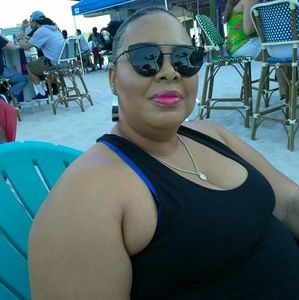 Meet your Posher, Raquel