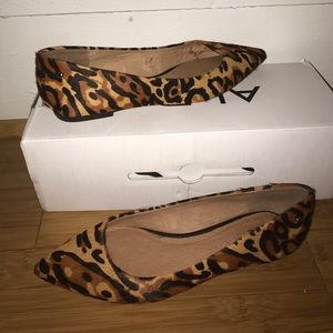 Pointed toe cheetah flats
