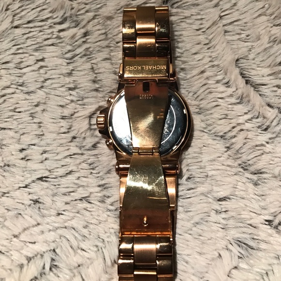 Michael Kors Women's Dylan Blue Rose Gold Watch - Picture 4 of 6