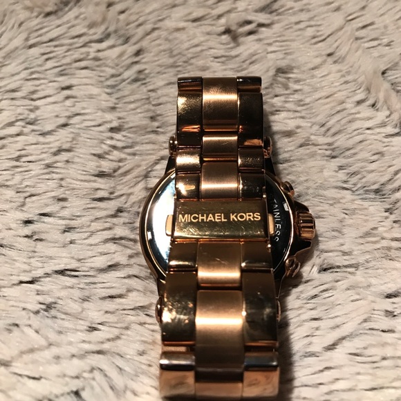 Michael Kors Women's Dylan Blue Rose Gold Watch - Picture 5 of 6