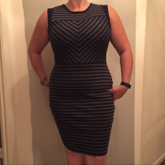 Merona Dresses & Skirts - Merona form fitting stretch sheath dress.