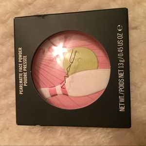 MAC Trophy beauty powder