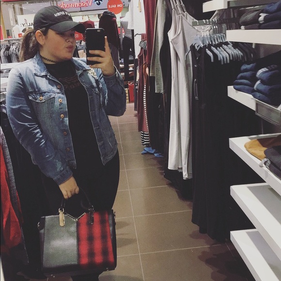 Meet your Posher, Hannah - Picture 3 of 4