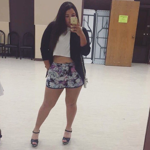 Meet your Posher, Hannah - Picture 2 of 4