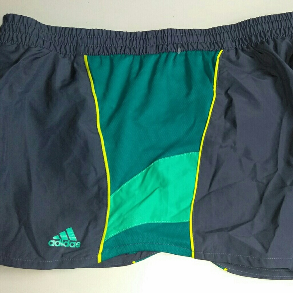 Adidas women running shorts Sz L