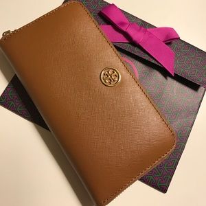 Tory Burch Robinson Zip Around Wallet - EUC
