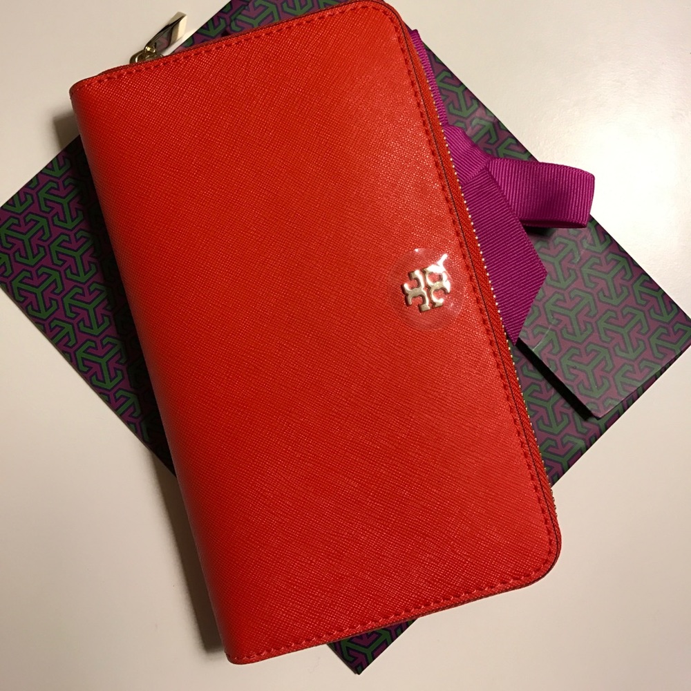 Tory Burch Robinson Zip Around Wallet - EUC