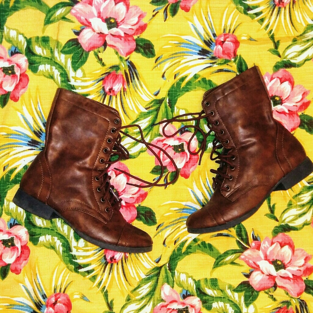 Lace up autumn boots