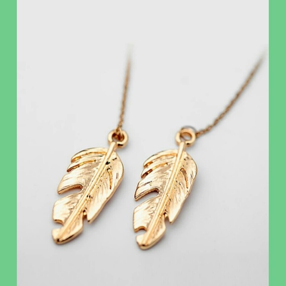 Minimalist 18k gold plated Feather Threaders - Picture 6 of 8