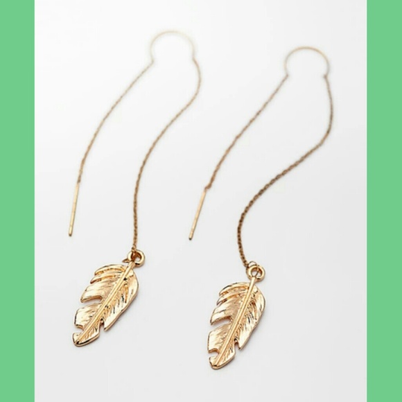 Minimalist 18k gold plated Feather Threaders - Picture 7 of 8