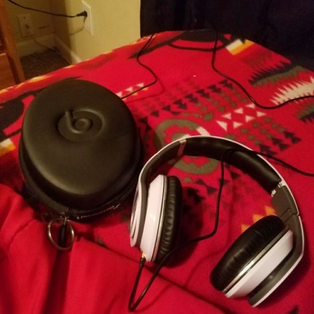 Monster Beats. 85$ lowest I'll go. - Picture 1 of 4