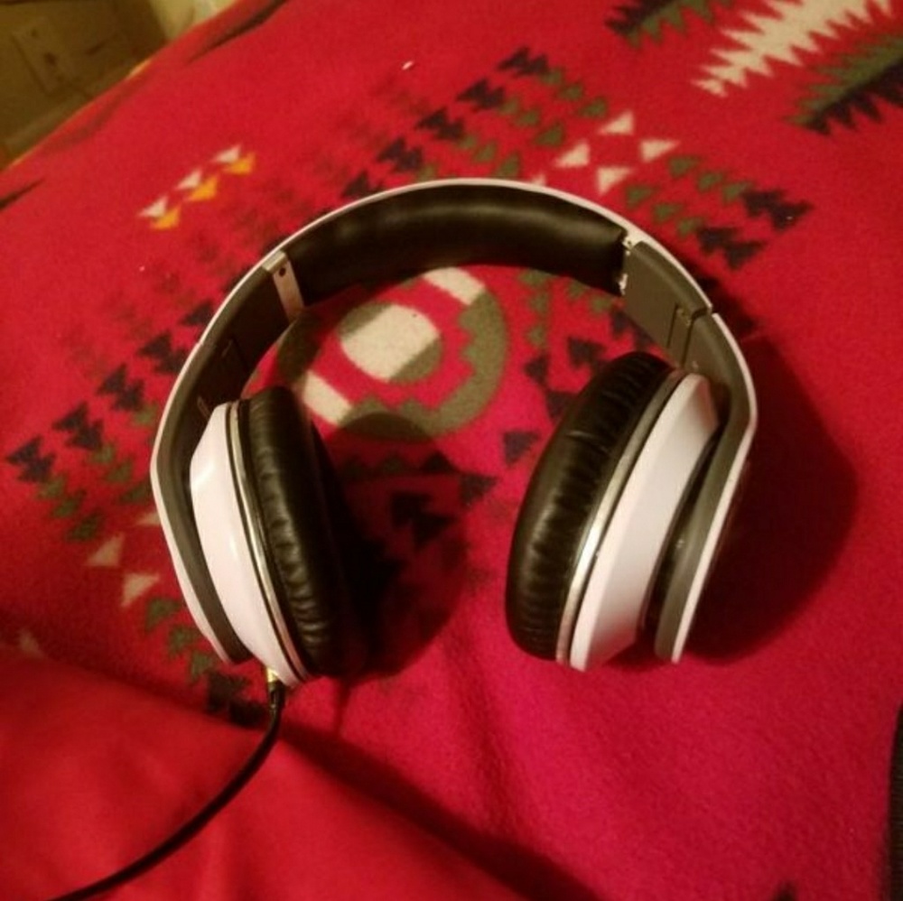 Monster Beats. 85$ lowest I'll go. - Picture 3 of 4