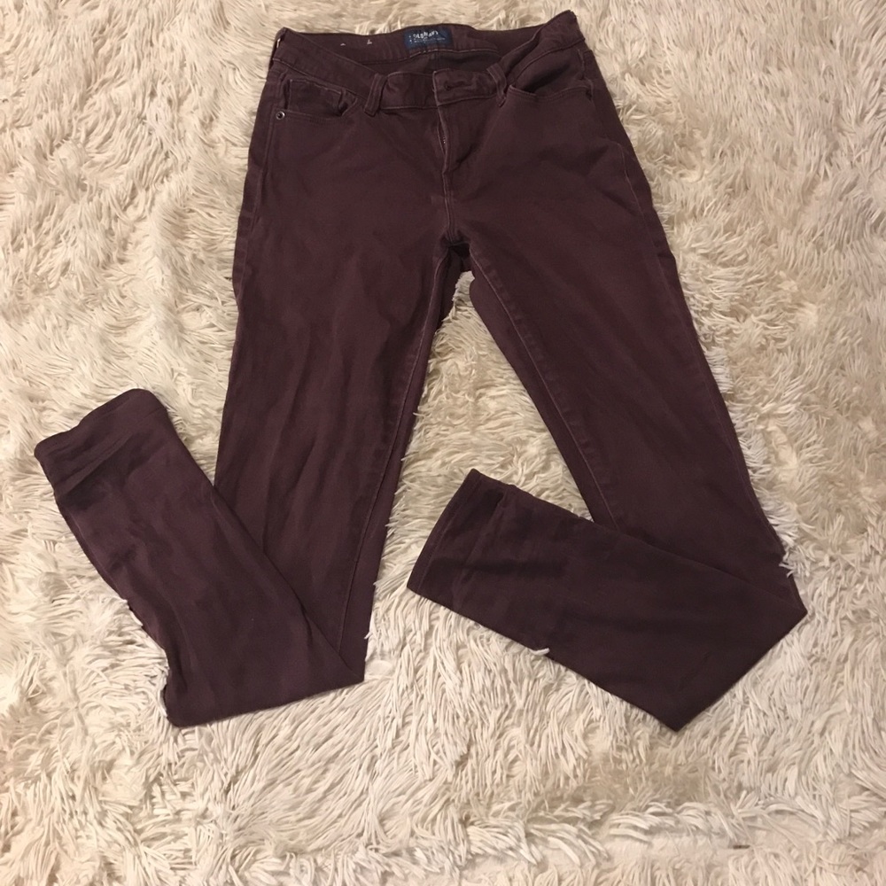 Maroon mid-rise pants