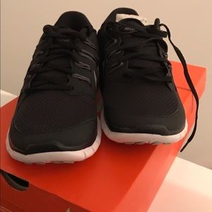 NIke Free Run 5+  Running Shoes Women's Sz8