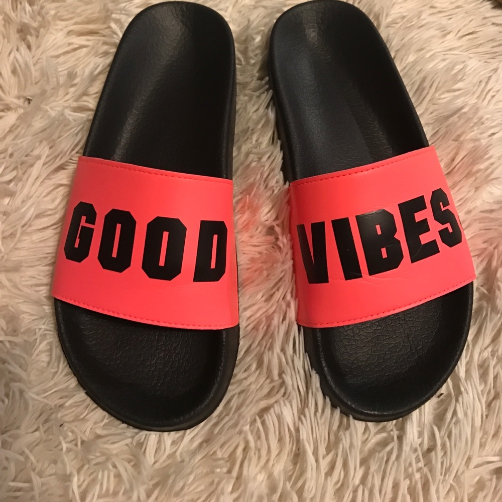 slippers pink