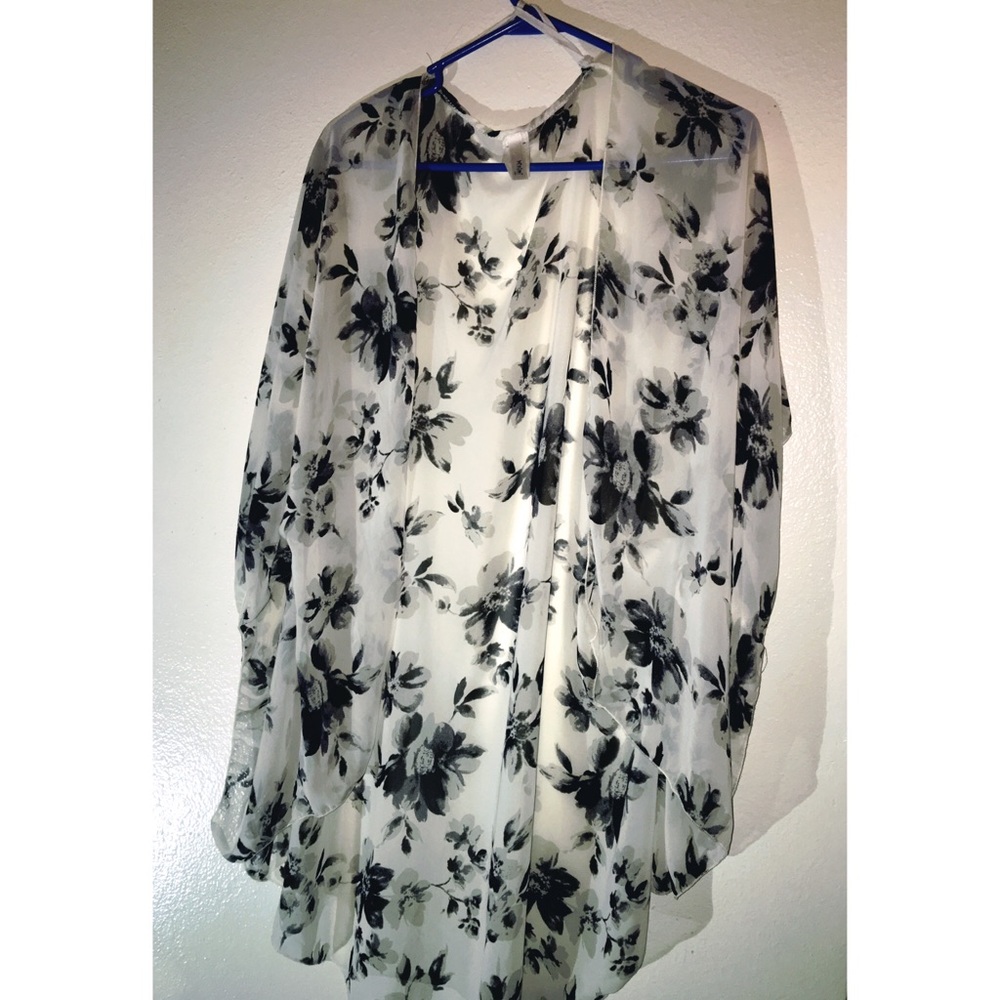 Black and white floral kimono