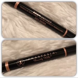 Anastasia Beverly Hills brow whiz