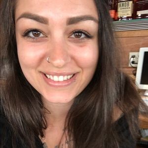 Meet your Posher, Cassandra