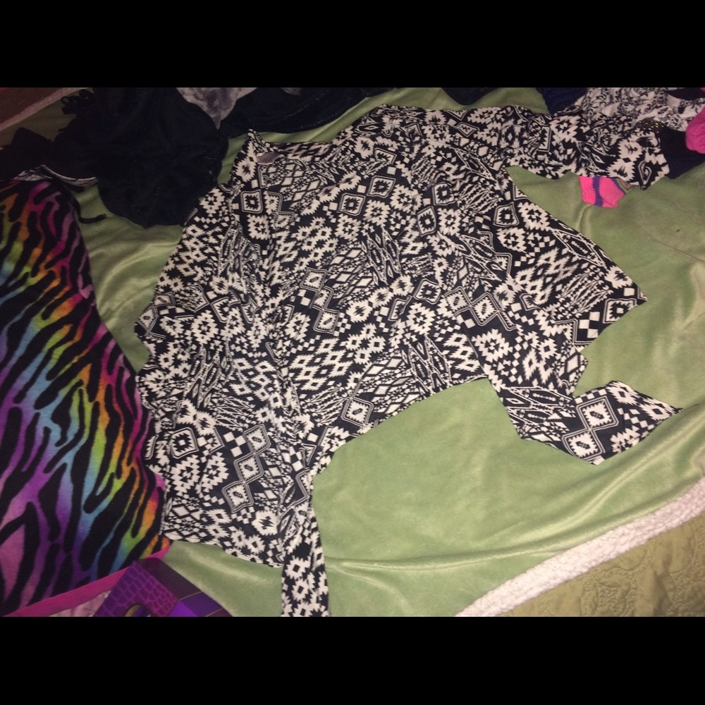 Black and white small aztec design cardigan