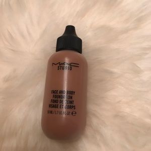 MAC studio face and body foundation N9 50mL