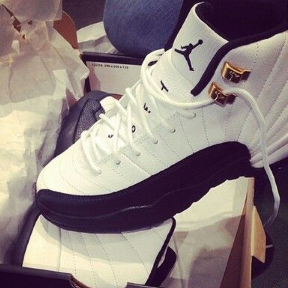 Black & white 12s
