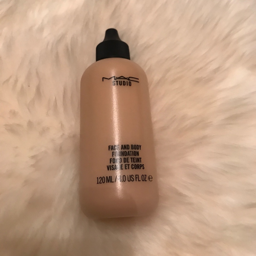 MAC face and body foundation N1 120mL