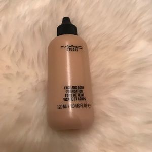 MAC face and body foundation N1 120mL