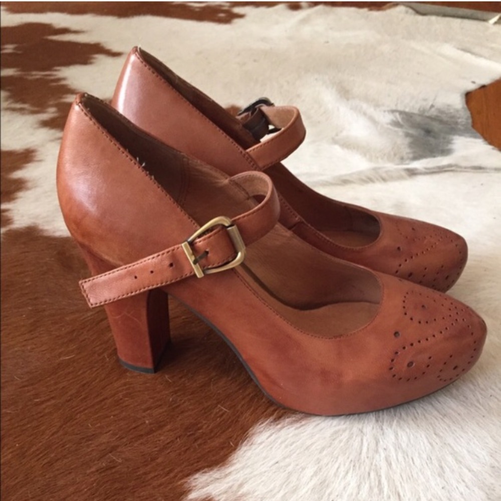 Miz Mooz camel heels size 9