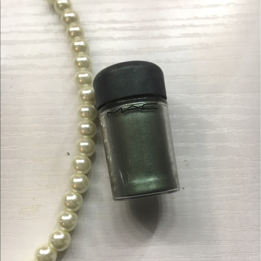 MAC Pigment in Antique Green