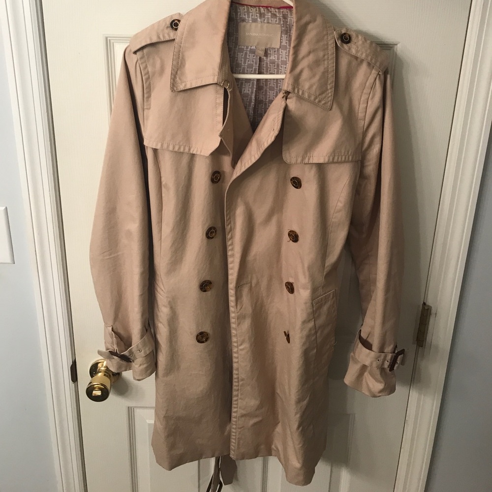Banana Republic thigh length trench coat. Size L.