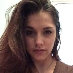 Meet your Posher, Yesenia