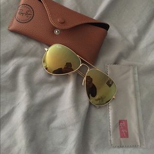 Yellow mirrored ray bans